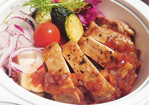 余市北島豚ロースの厚切りステーキと十六穀米丼